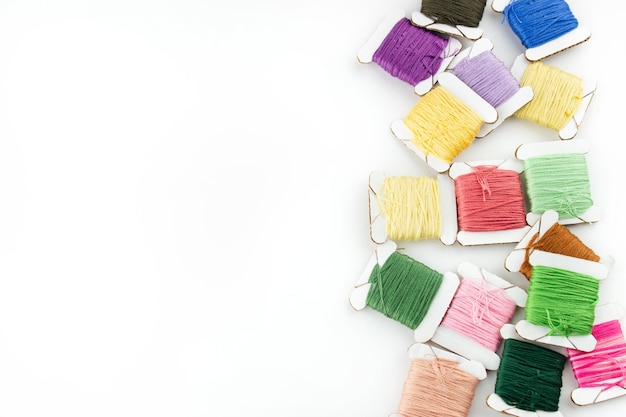 Przykłady haftów i próbki nici